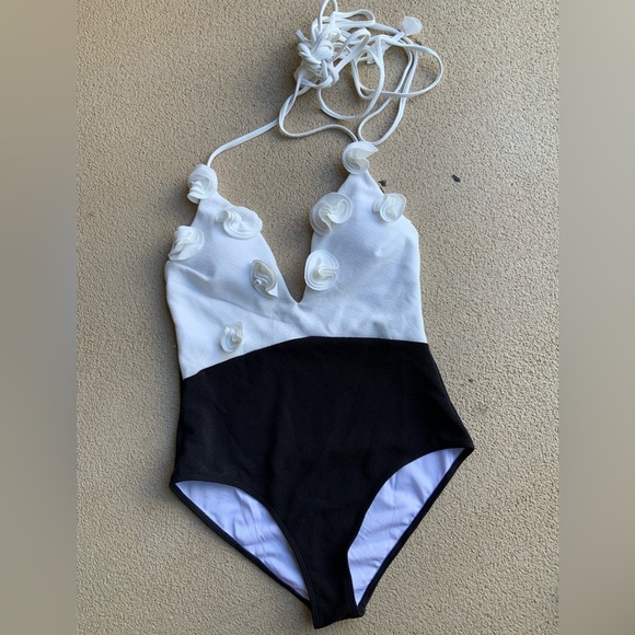 BRAND NEW Floral Appliqué Halter Black White One Piece Swimsuit Women’s SZ Large - Picture 2 of 15